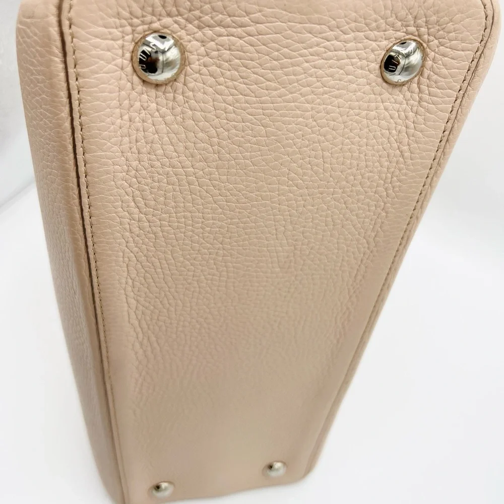 Louis Vuitton French Rose Capucines MM - Picture 10 of 17